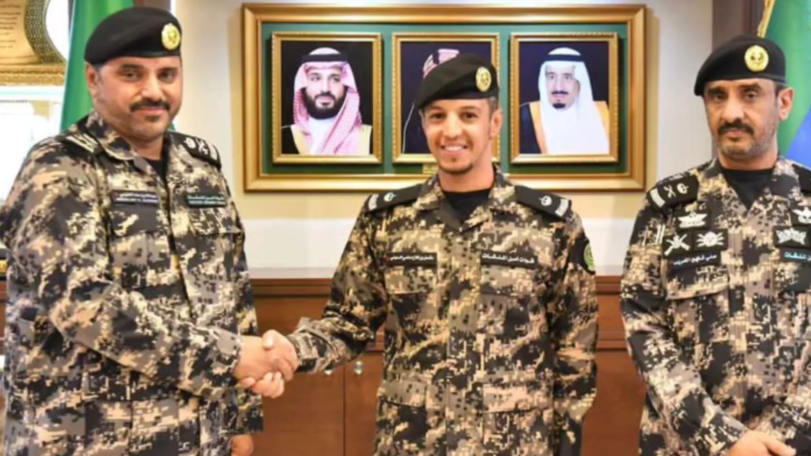 قائد قوات أمن المنشات يقلد الرائد مشعل بن فلاح القباني رتبته قوات أمن المنشات