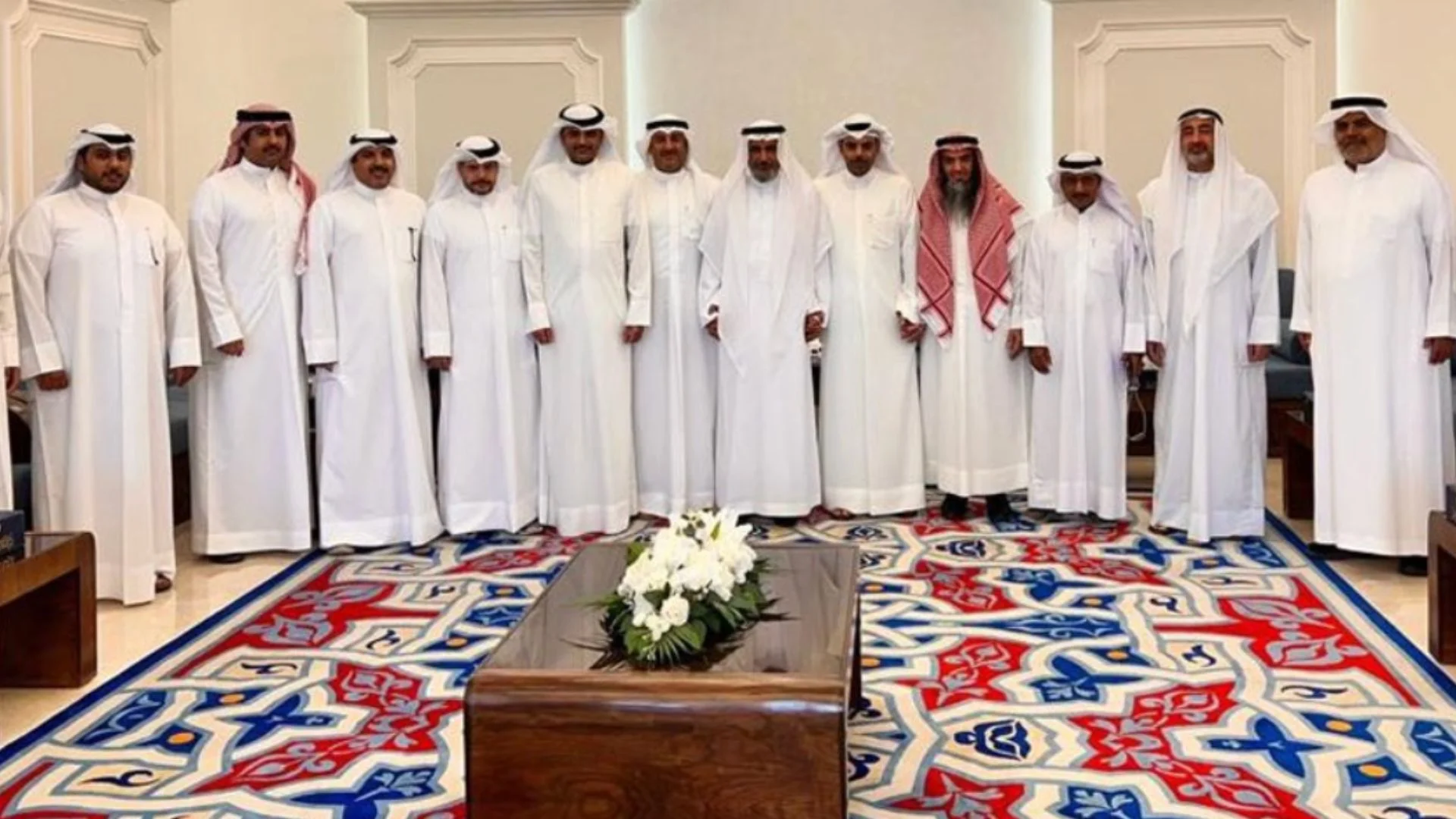 الدكتور طارق الحبيب يزور المهندس فلاح عبدالله ال خيوط السبيعي